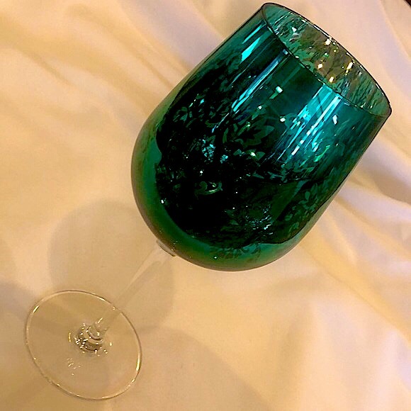 JUST IN TIME FOR HOLIDAY TABLE! 6 Crystal Wine Glasses - Picture 2 of 6